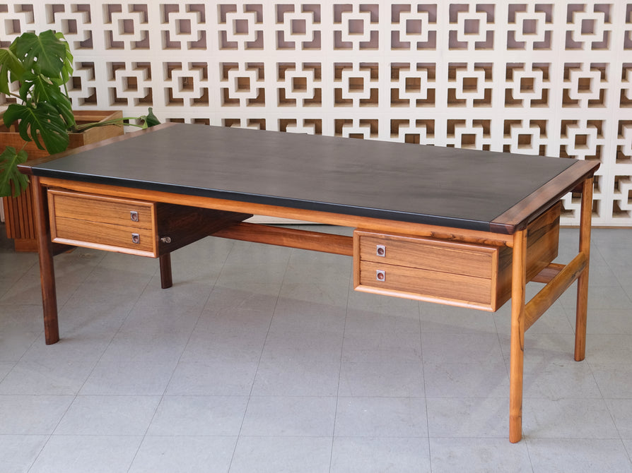 Arne Vodder Model 223 Executive Desk in Rosewood