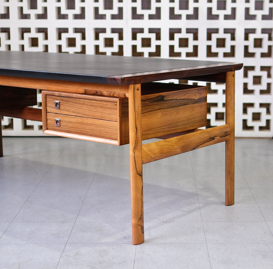 Arne Vodder Model 223 Executive Desk in Rosewood