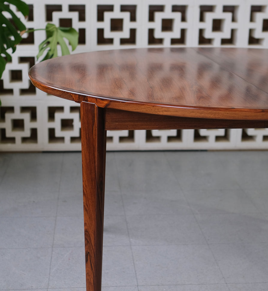 Rosengren Hansen - Round Double-Extension Dining Table in Rosewood