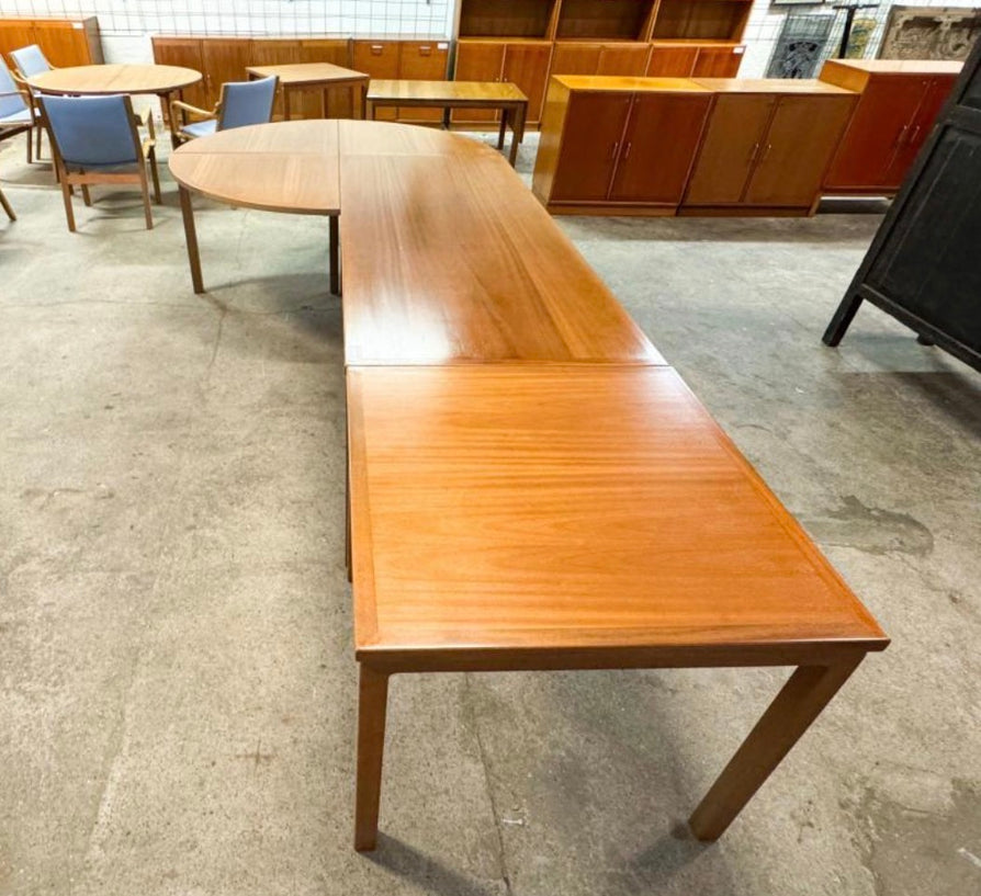 Haslev Five-Piece Office / Break-Out Table Set