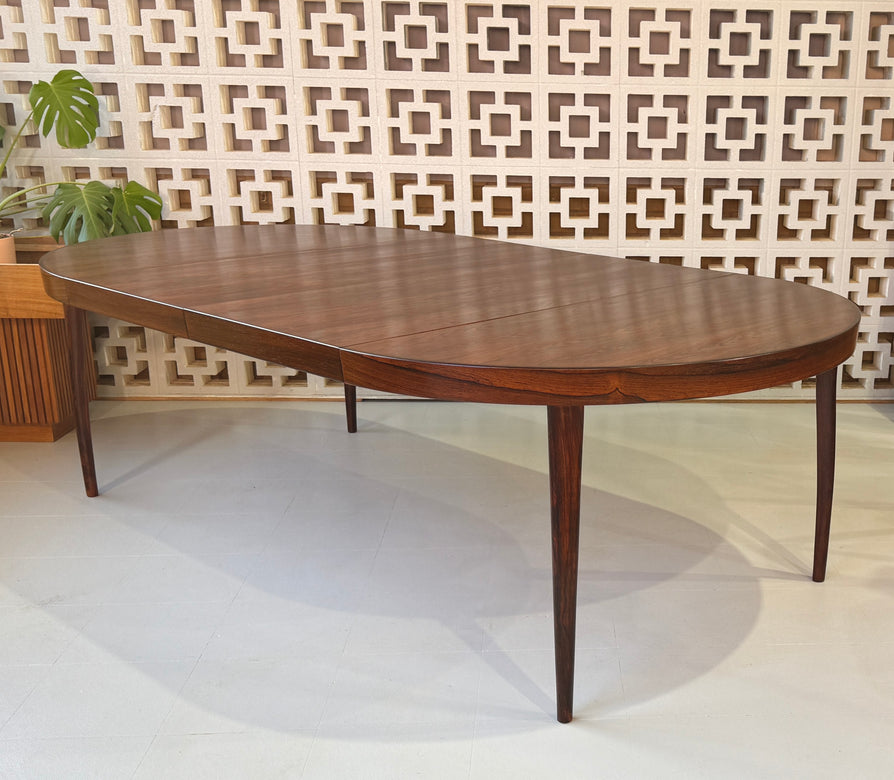 Danish Round Extension Dining Table in Rosewood