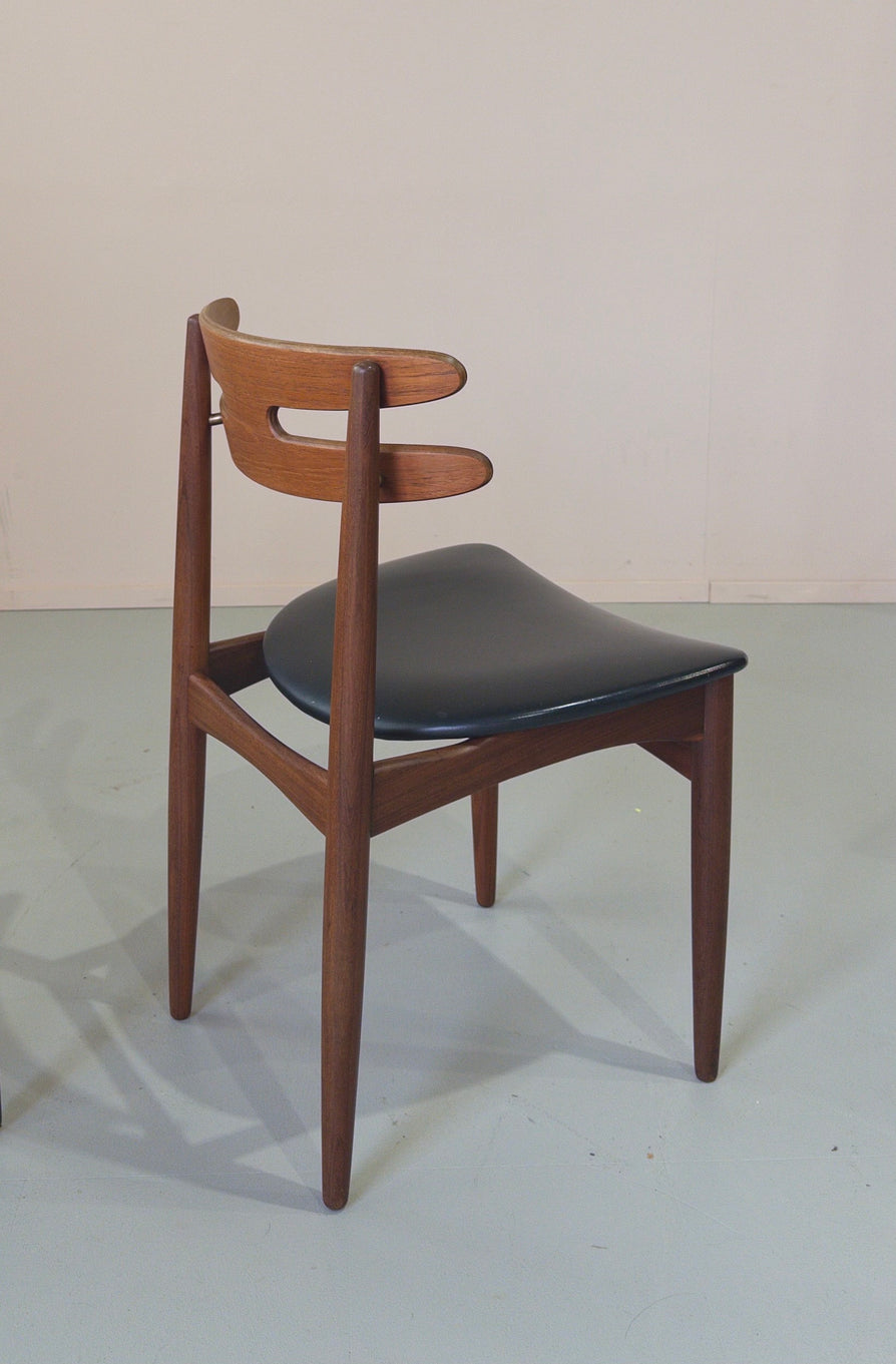 Set of Four Johannes Andersen Model 178 Dining Chairs in Teak