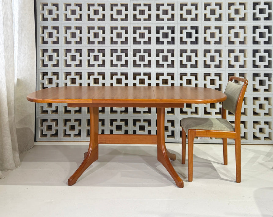 1980s Oval Extension Dining Table by Noblett