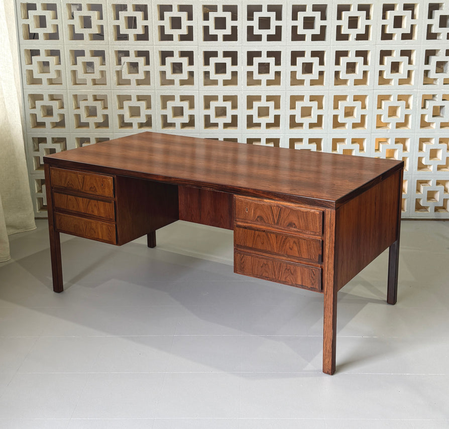 Model 77 Omann Jun Executive Desk in Rosewood