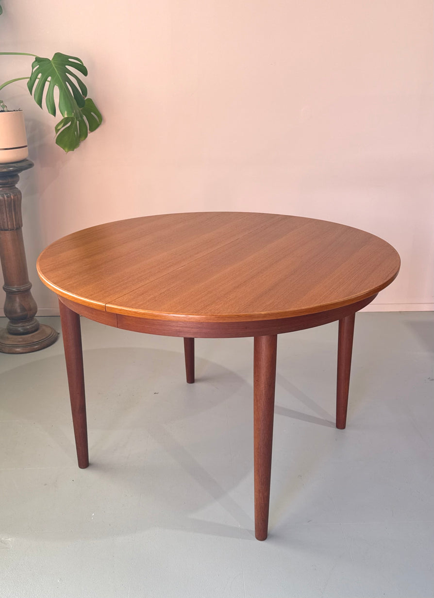 Round Danish Extension Dining Table in Teak