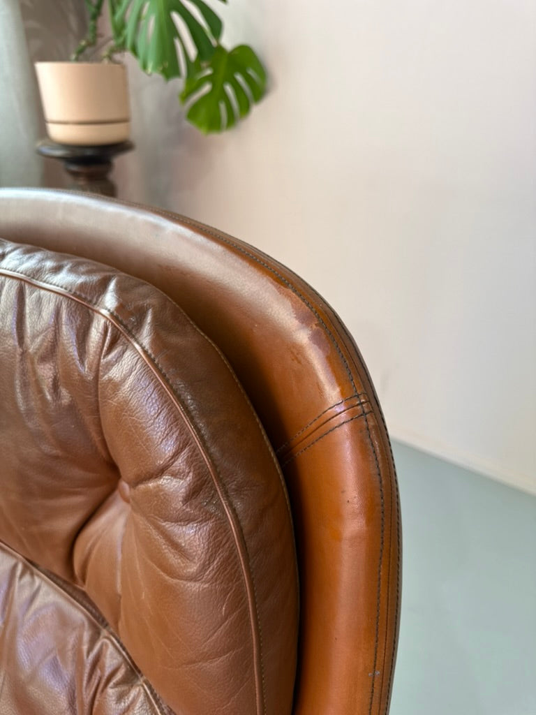 HW Klein Swivel Chair in Leather