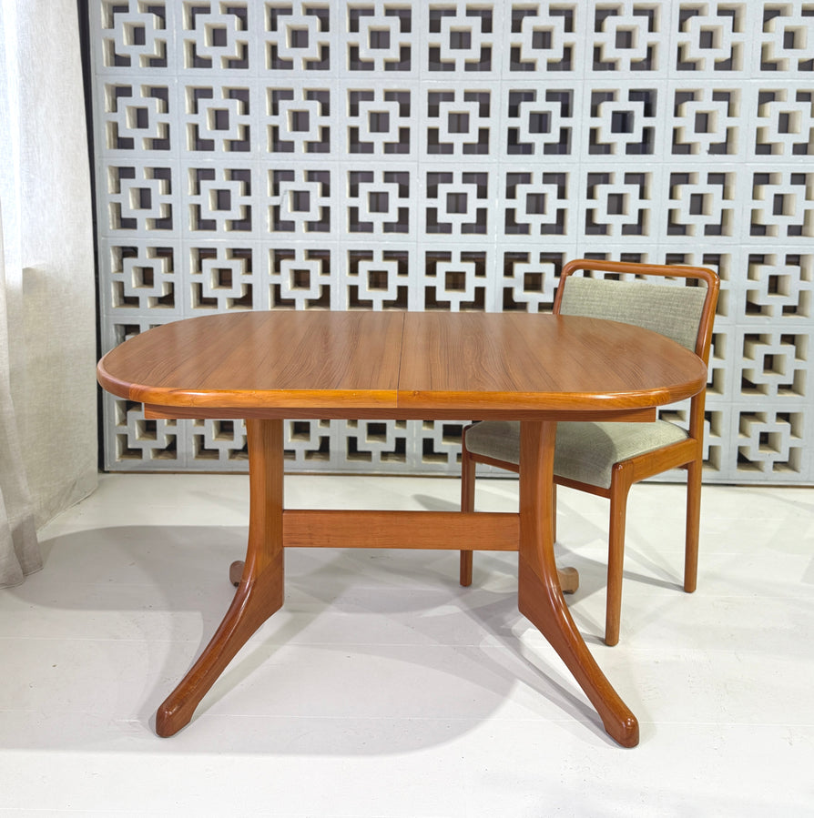 1980s Oval Extension Dining Table by Noblett