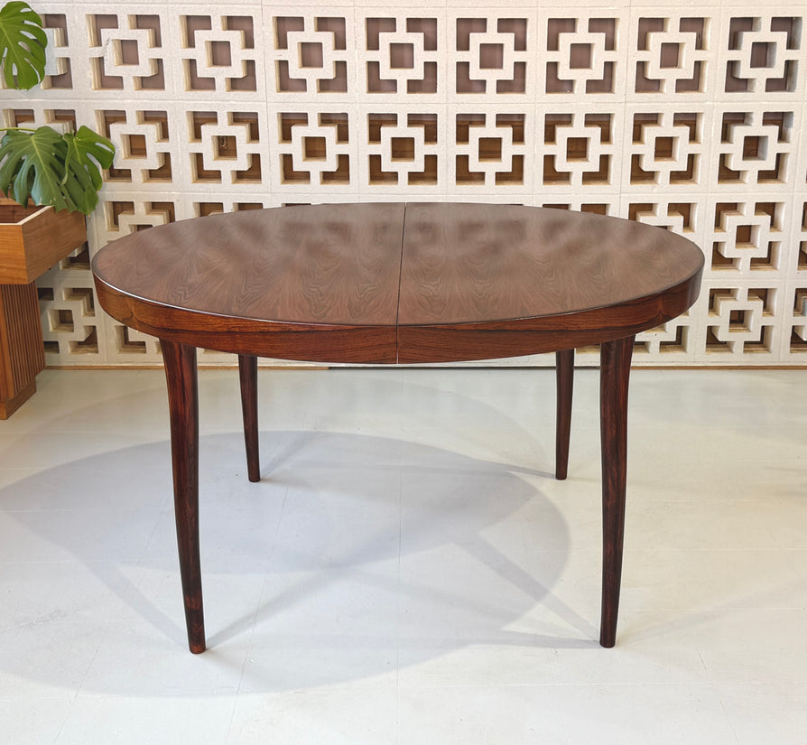 Danish Round Extension Dining Table in Rosewood