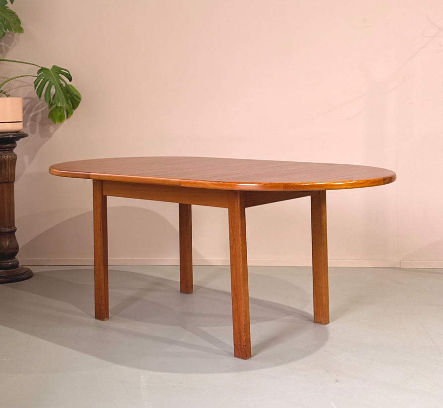 1970s Oval Extension Dining Table by Chiswell