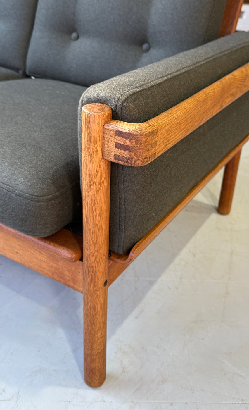 HW Klein Sofa in European Oak