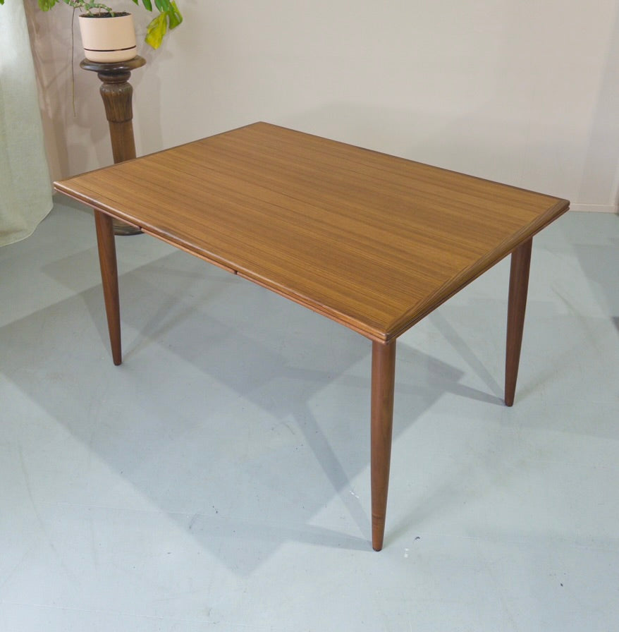 Rodd Extension Dining Table in Blackbean