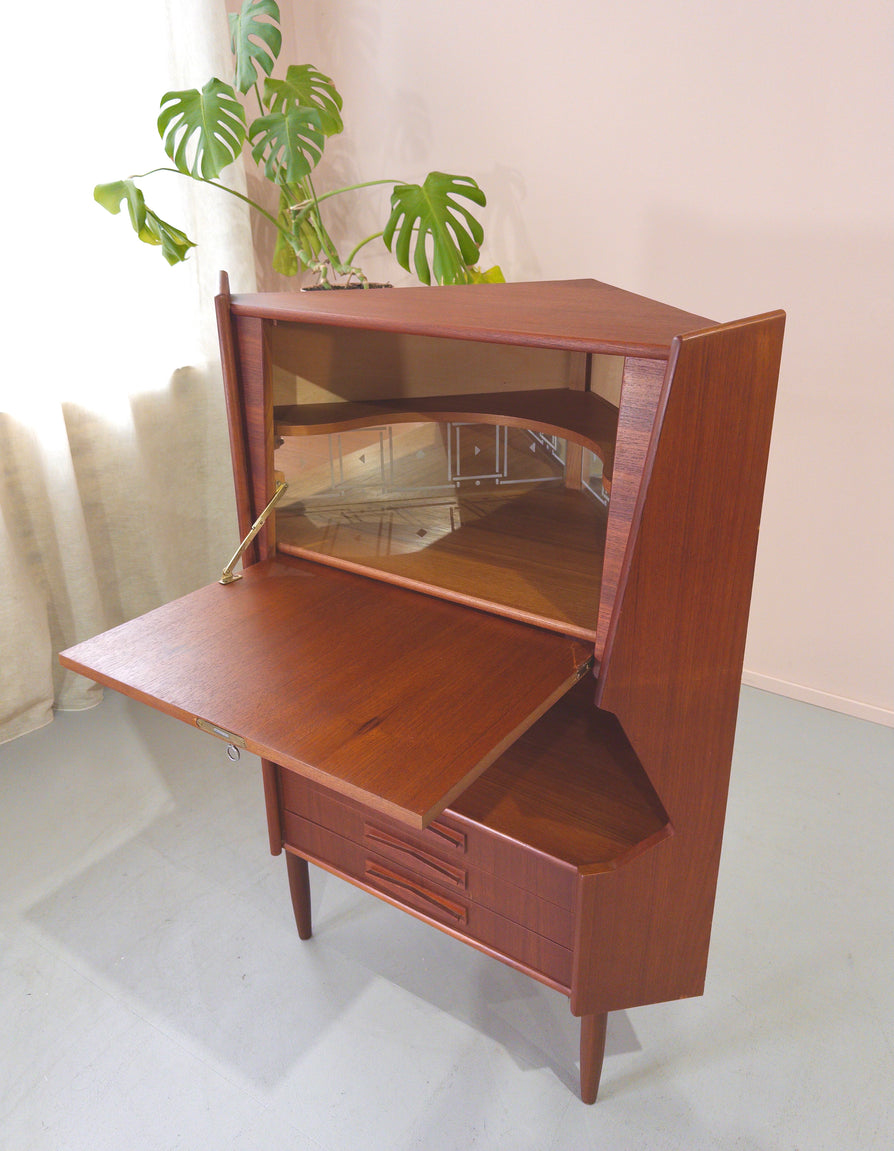Omann Jun Corner Cabinet in Teak