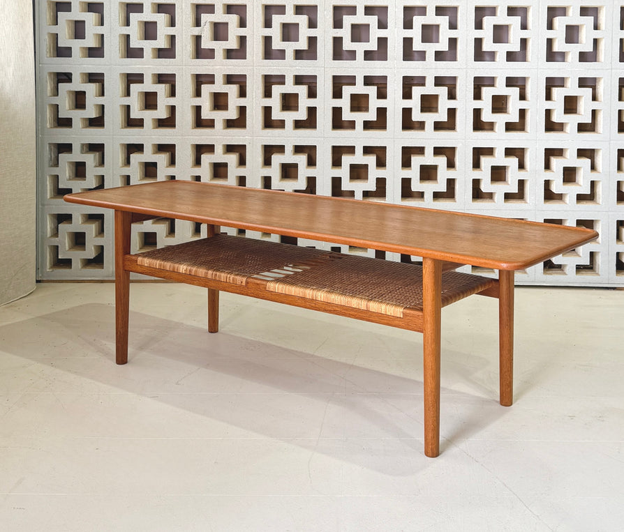 Hans Wegner AT-10 Coffee Table in Teak & Oak