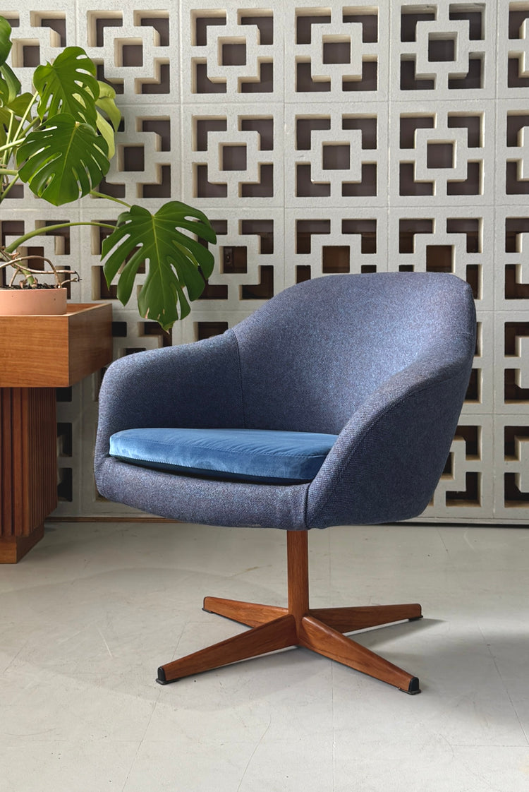 Danish Swivel Chair in Wool