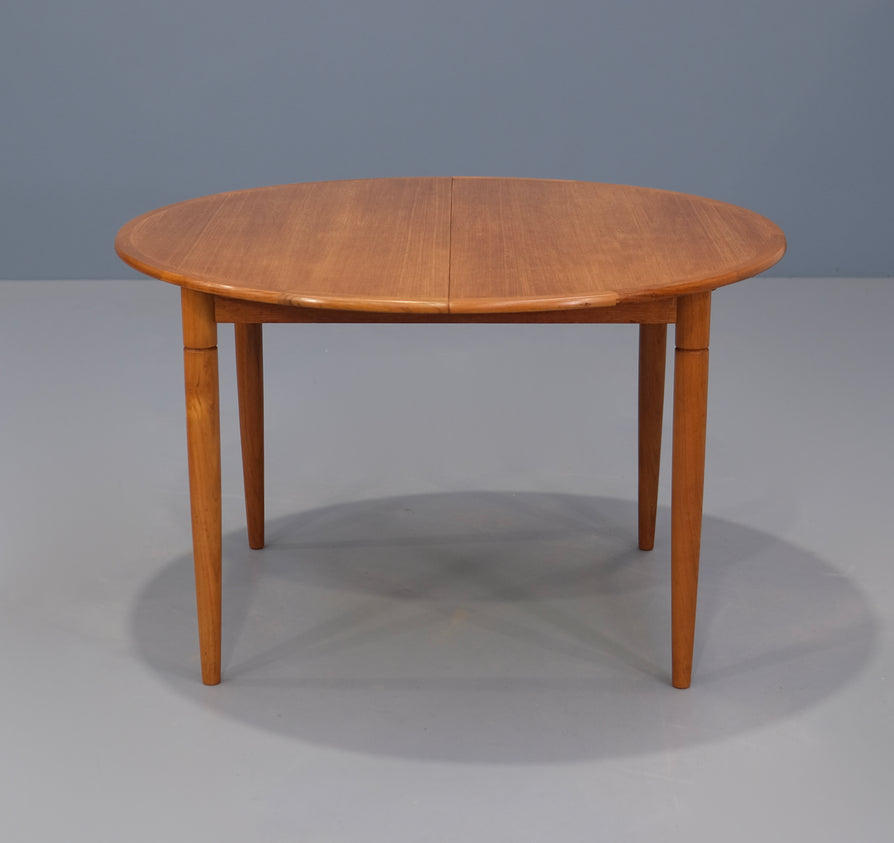 Round Mid-Century Extension Dining Table in Teak