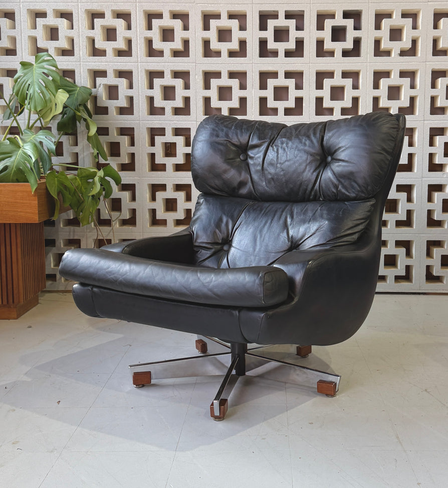 Mid-Century Swivel Chair in Black Leather