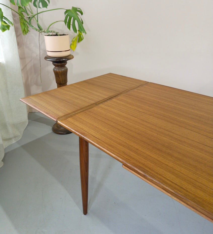 Rodd Extension Dining Table in Blackbean