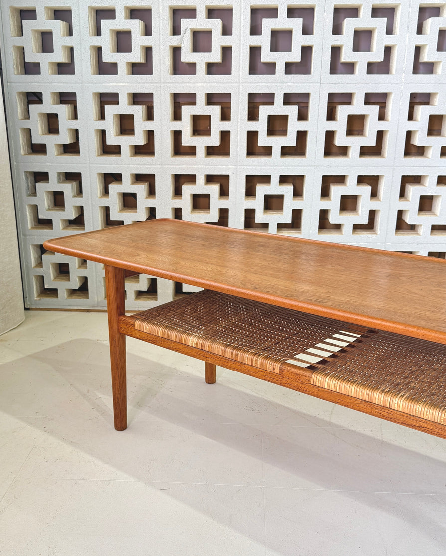 Hans Wegner AT-10 Coffee Table in Teak & Oak