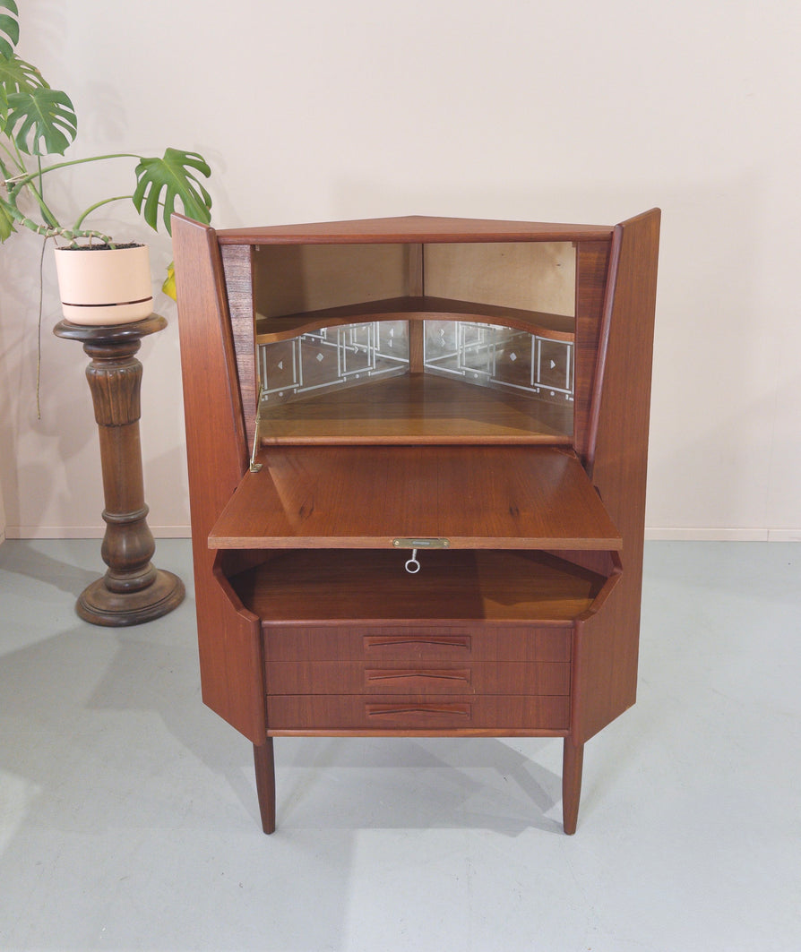 Omann Jun Corner Cabinet in Teak