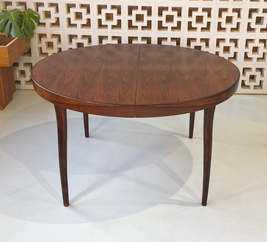 Danish Round Extension Dining Table in Rosewood