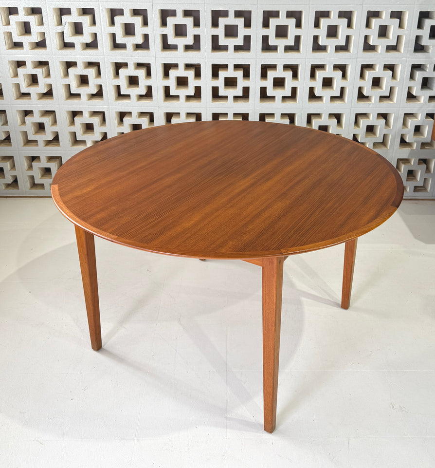 Round Mid-Century Extension Dining Table in Teak