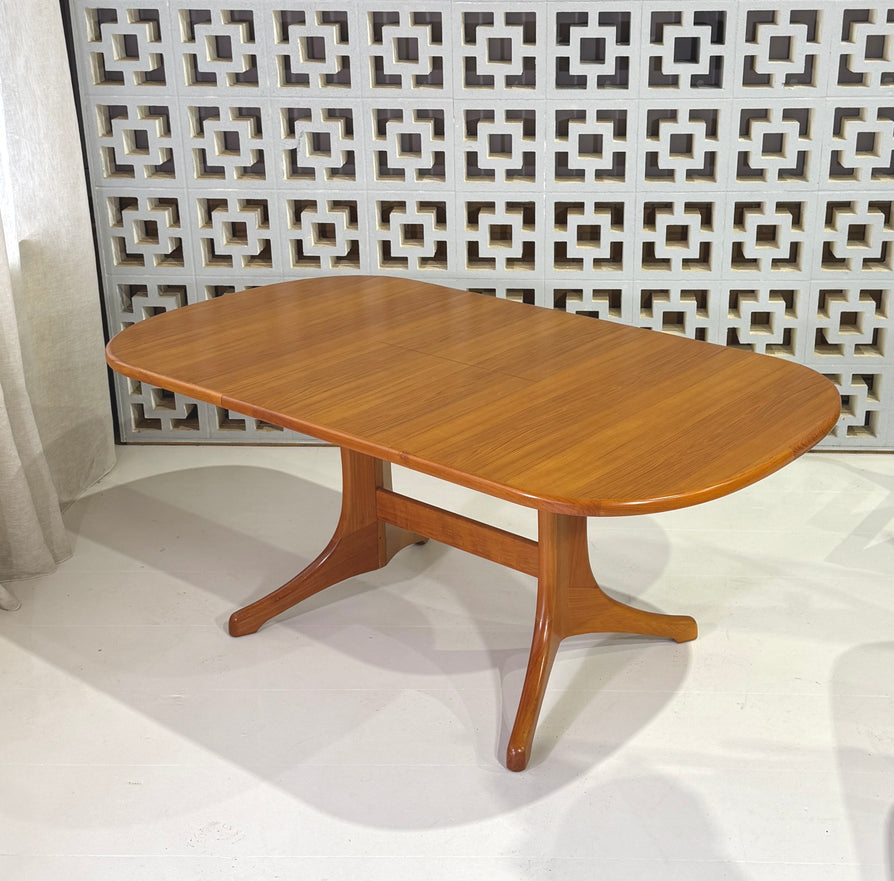 1980s Oval Extension Dining Table by Noblett