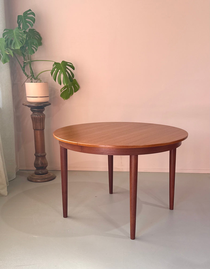 Round Danish Extension Dining Table in Teak