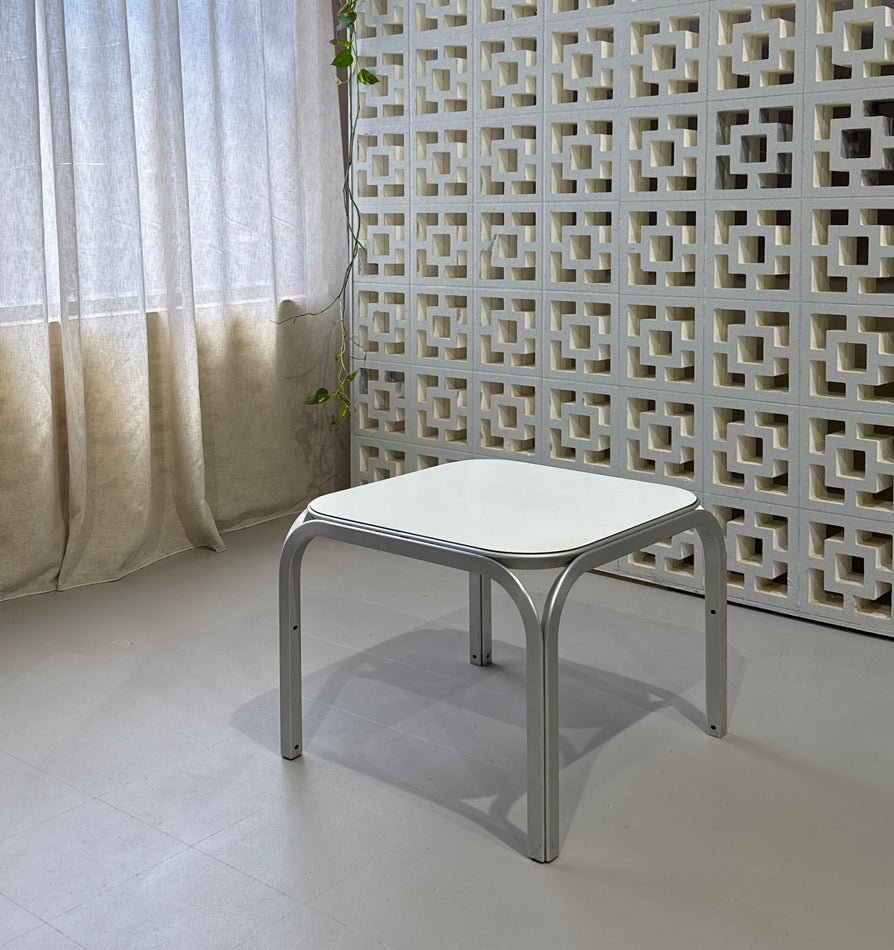 Jørn Utzon “New Angle” Corner Table