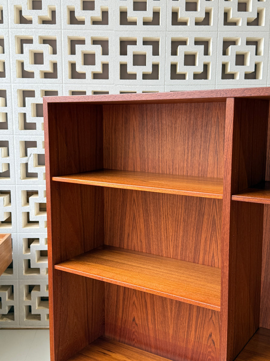 Model Nr. 6 Omann Jun Bookcase in Teak