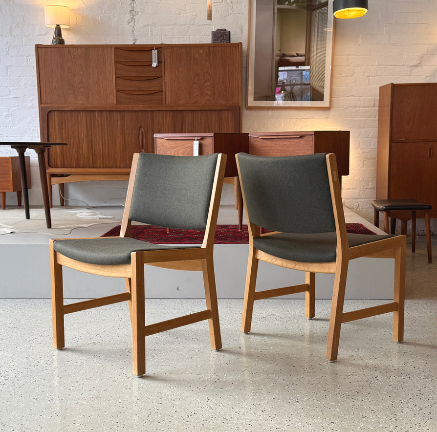Set of Six Hans Wegner for Johannes Hansen Dining Chairs in Oak