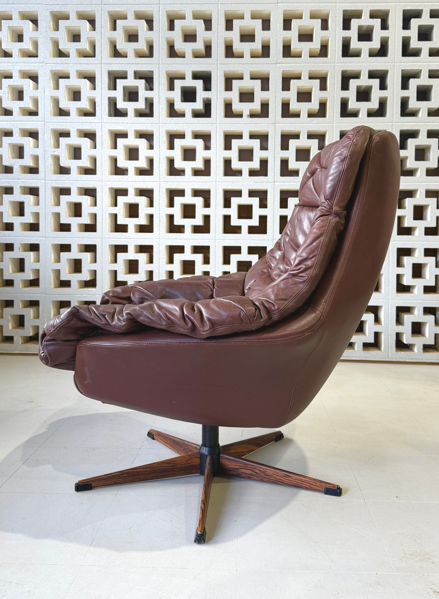 HW Klein Swivel Chair in Brown Leather