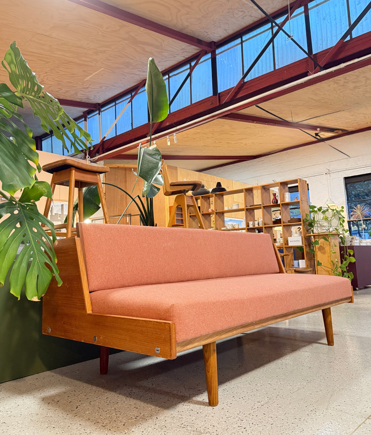 Hans J Wegner GE6 Daybed in Teak