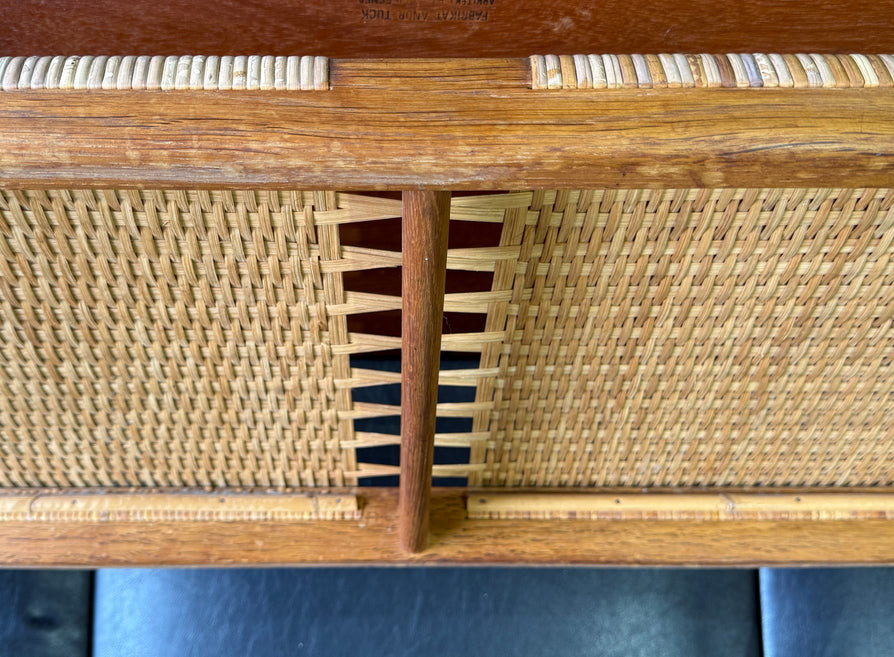 Hans Wegner AT-10 Coffee Table in Teak & Oak