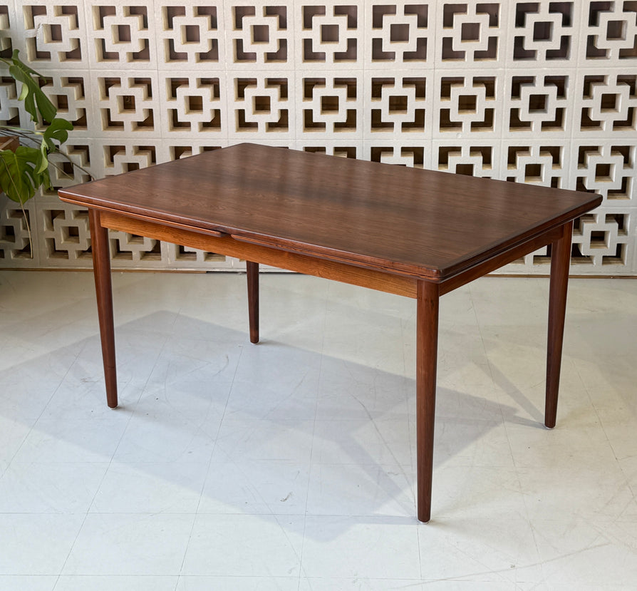 Fine Danish Extension Dining Table in Rosewood