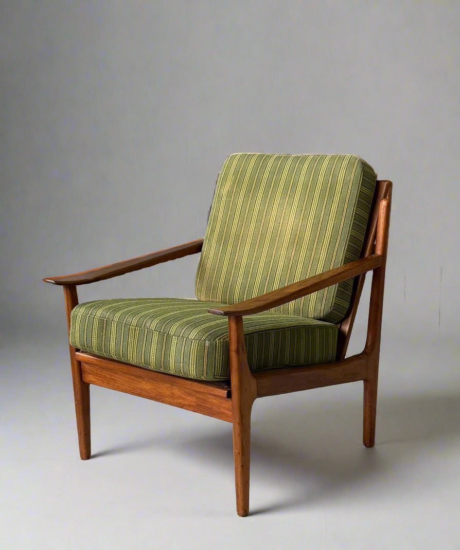 Mid-Century Easy Chair in Teak