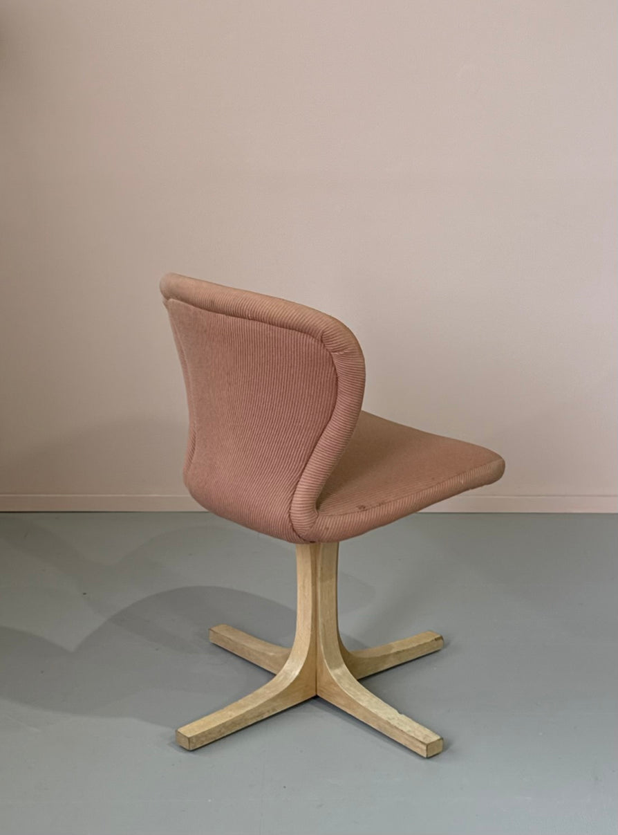 Catt Swivel Chair