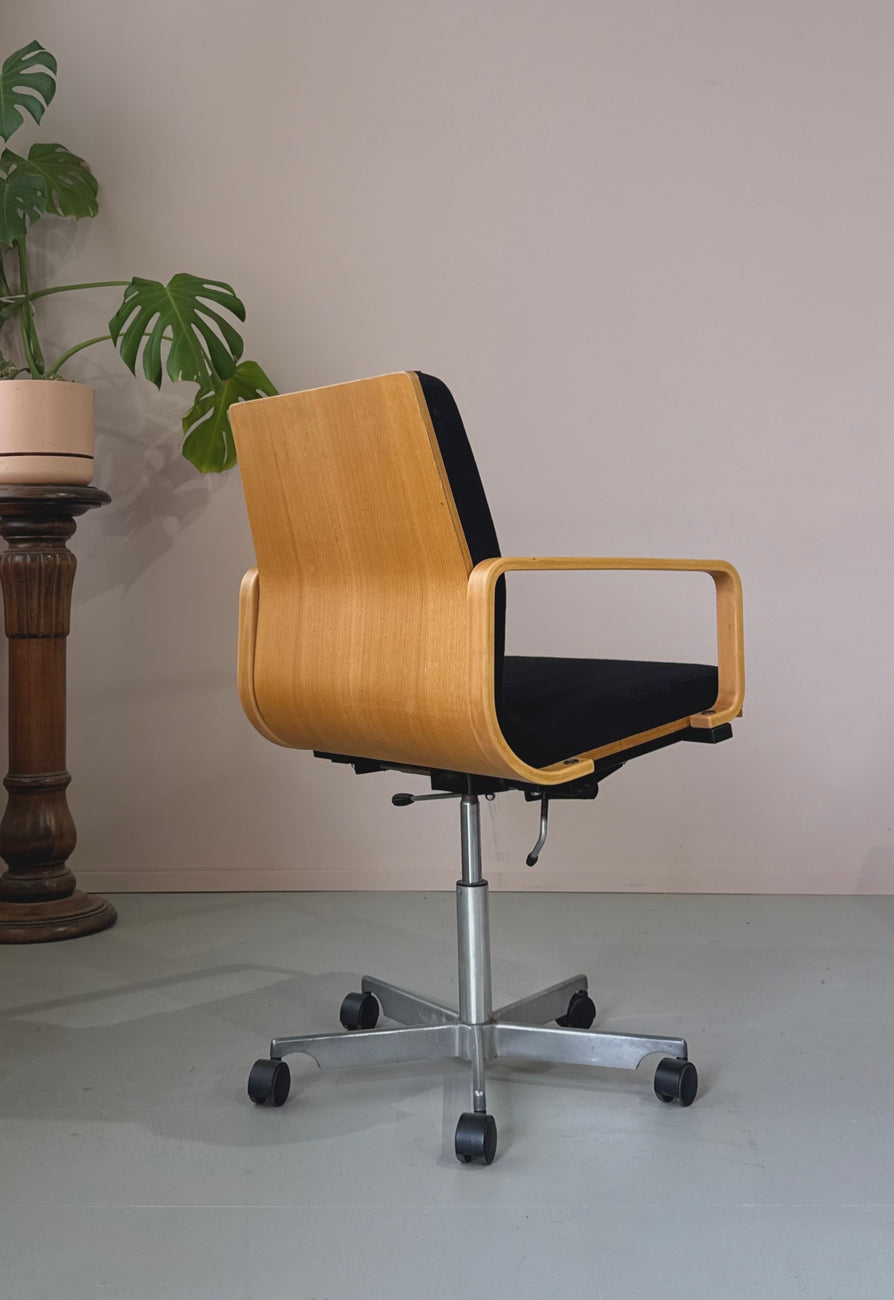 Norwegian Swivel Office Chair