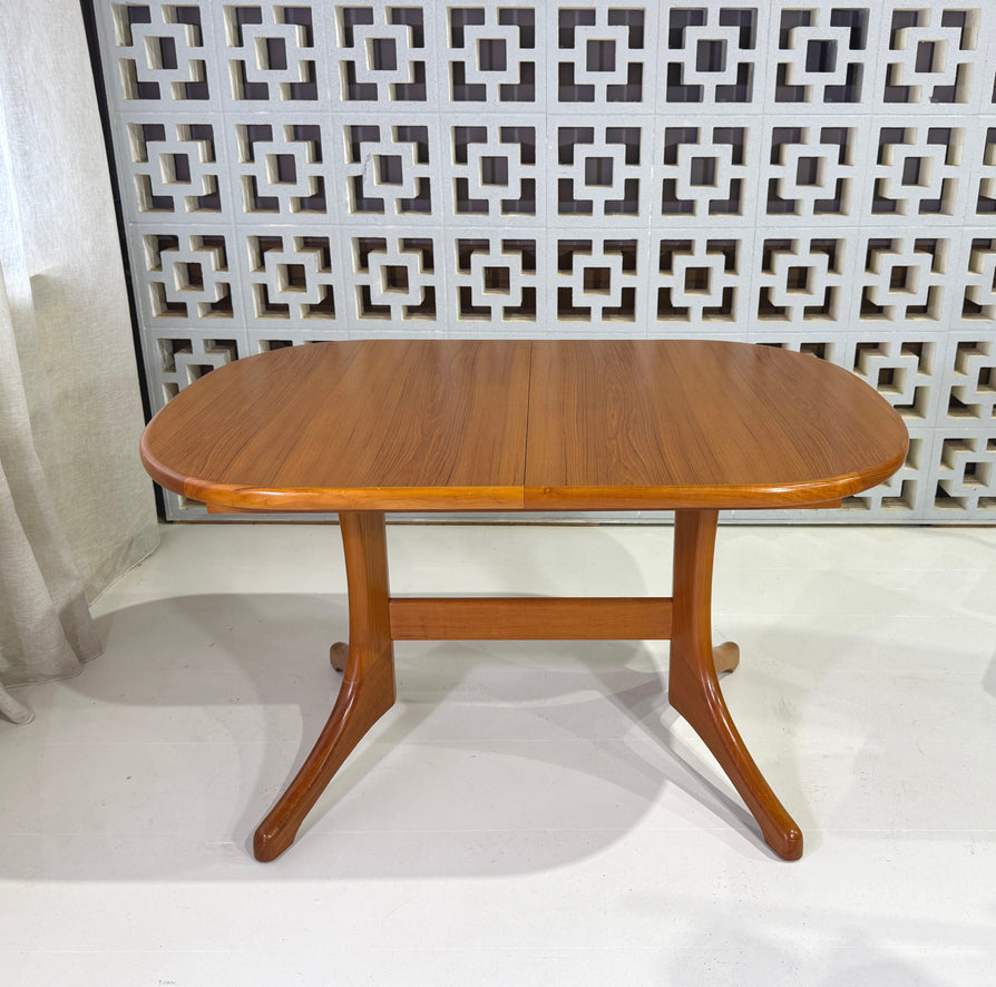1980s Oval Extension Dining Table by Noblett