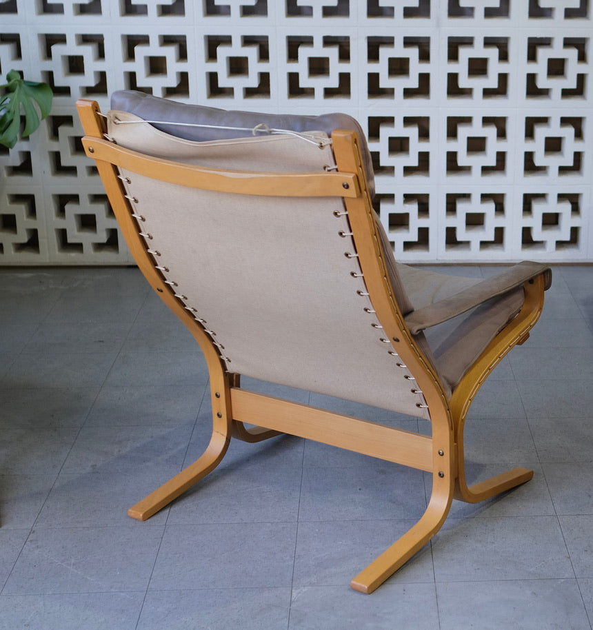 High-Back Siesta Chair in Grey Leather