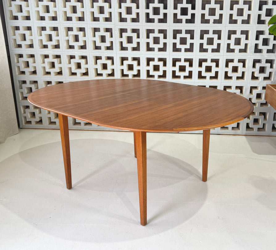 Round Mid-Century Extension Dining Table in Teak