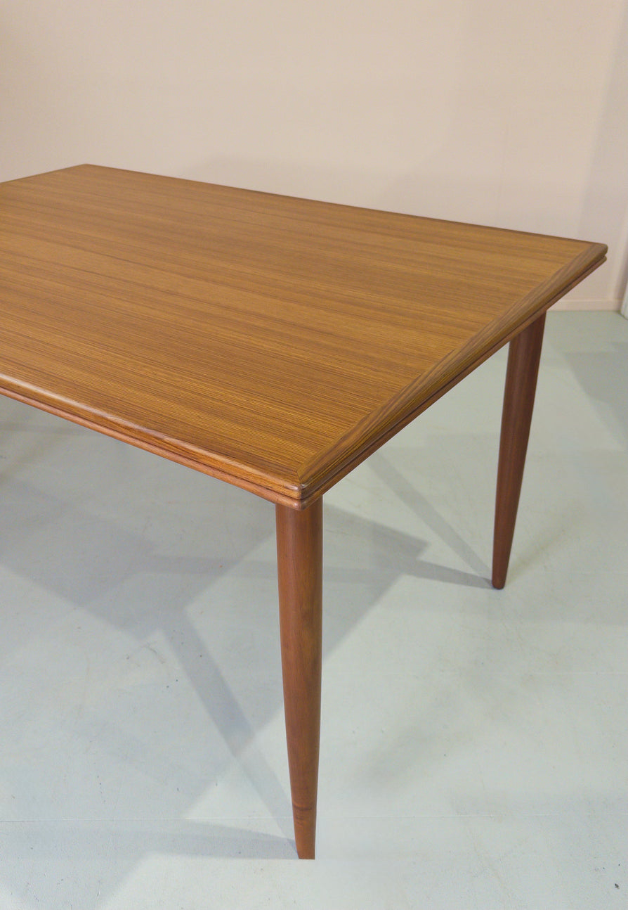 Rodd Extension Dining Table in Blackbean