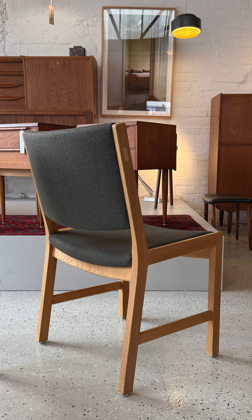 Set of Six Hans Wegner for Johannes Hansen Dining Chairs in Oak