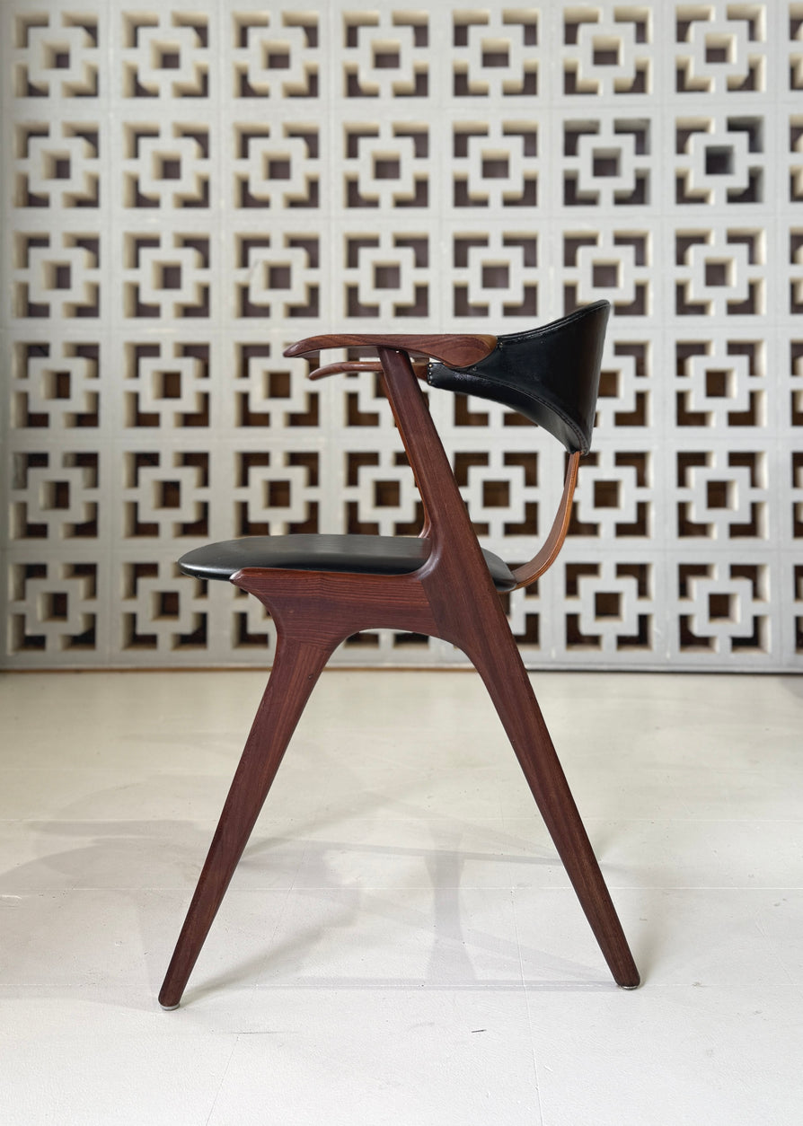 Louis Van Teefelen for AWA Chair