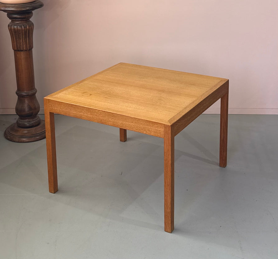 Hans Wegner Coffee / Corner Table Table in Oak