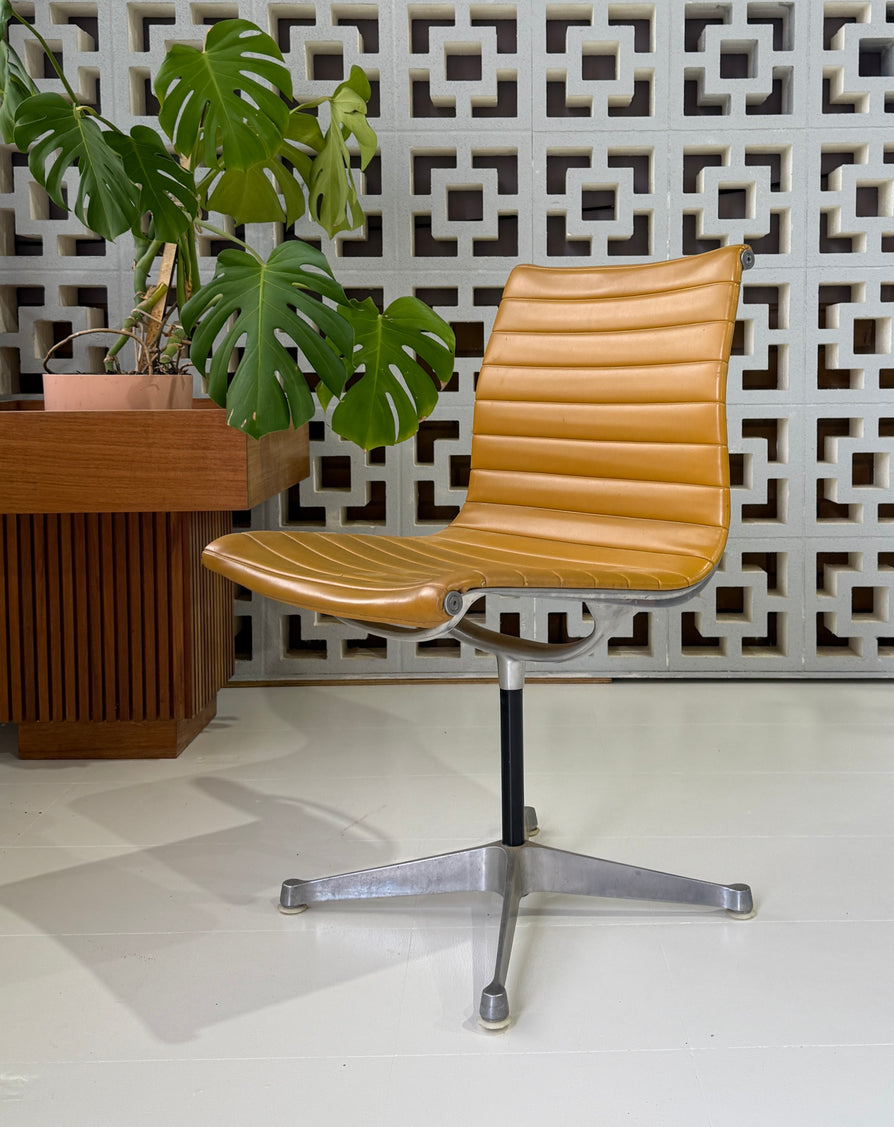 Early Model Eames for Herman Miller Aluminium EA105 Group Chair