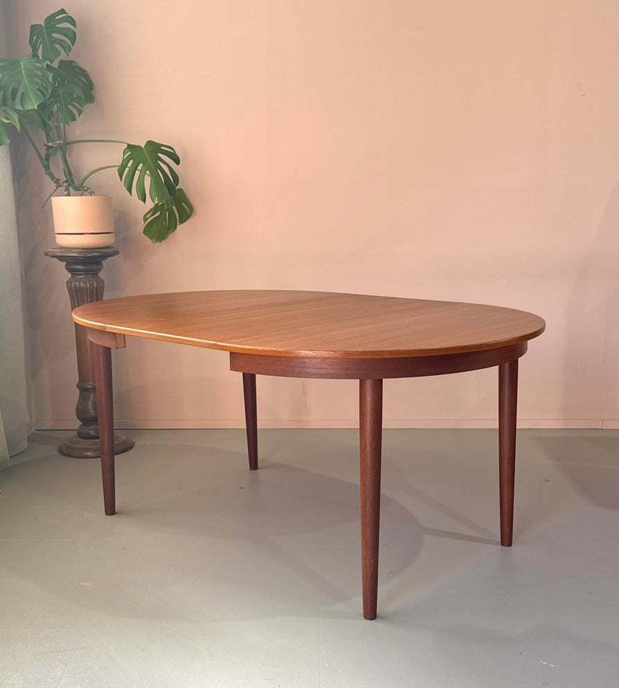 Round Danish Extension Dining Table in Teak