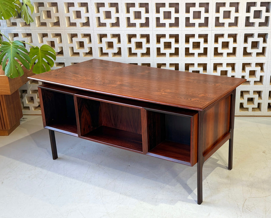 Arne Vodder Desk in Rosewood