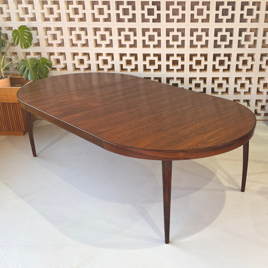 Danish Round Extension Dining Table in Rosewood
