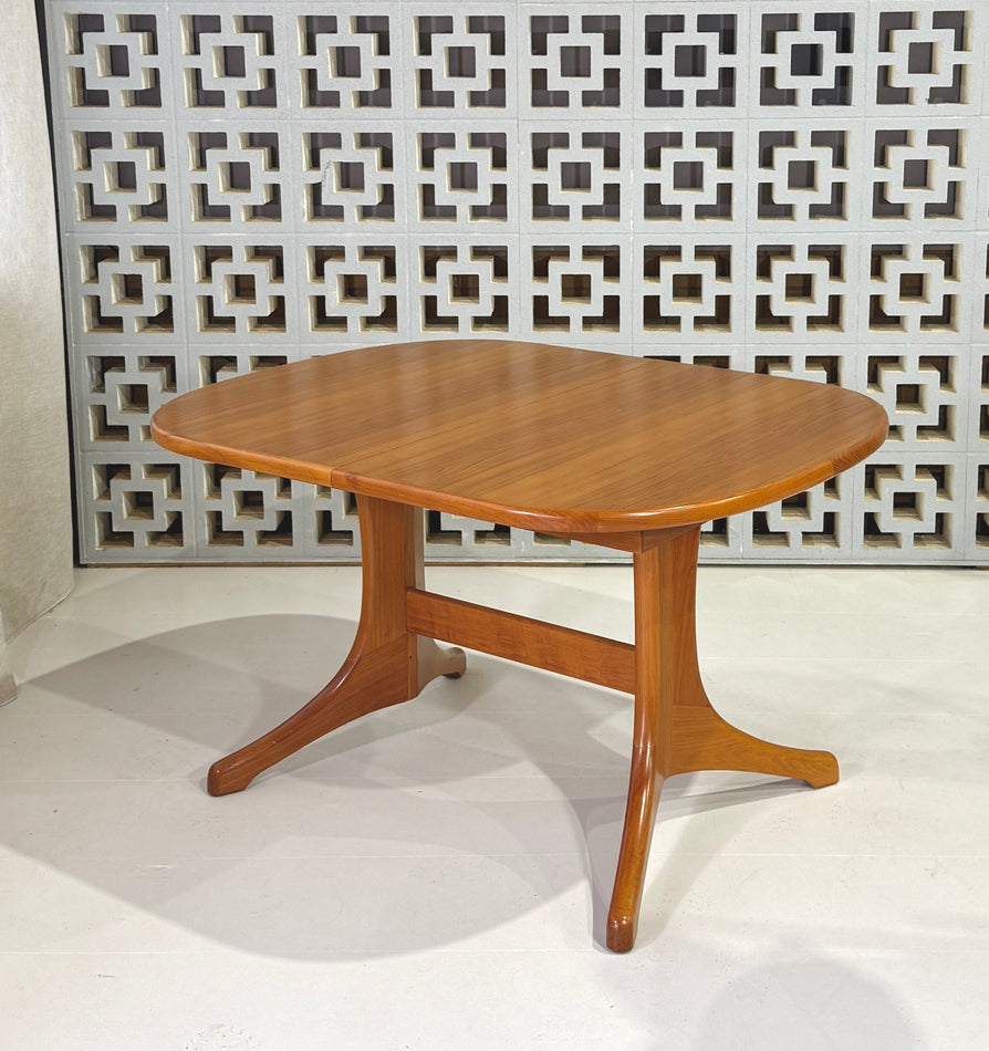 1980s Oval Extension Dining Table by Noblett