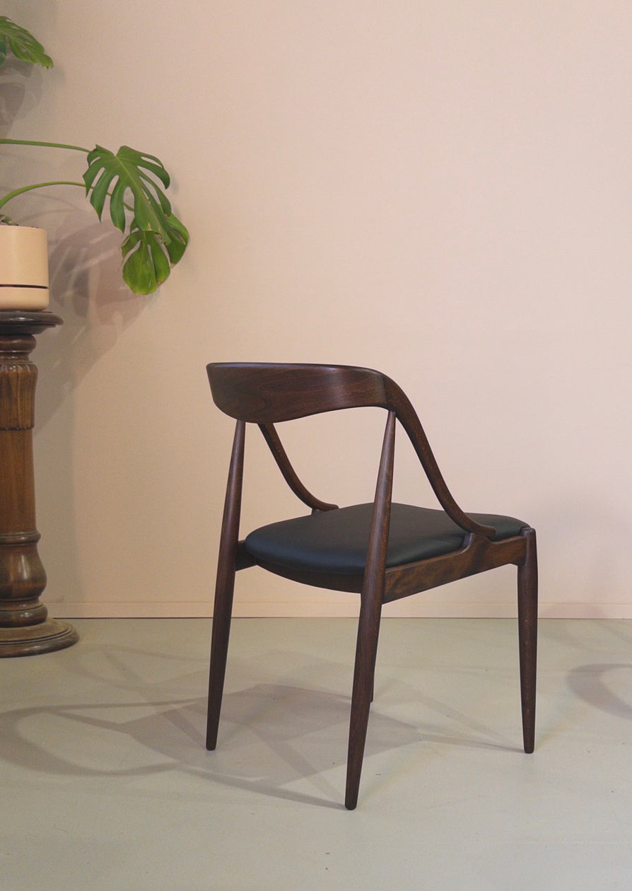 Four Johannes Andersen Model 16 Dining Chairs
